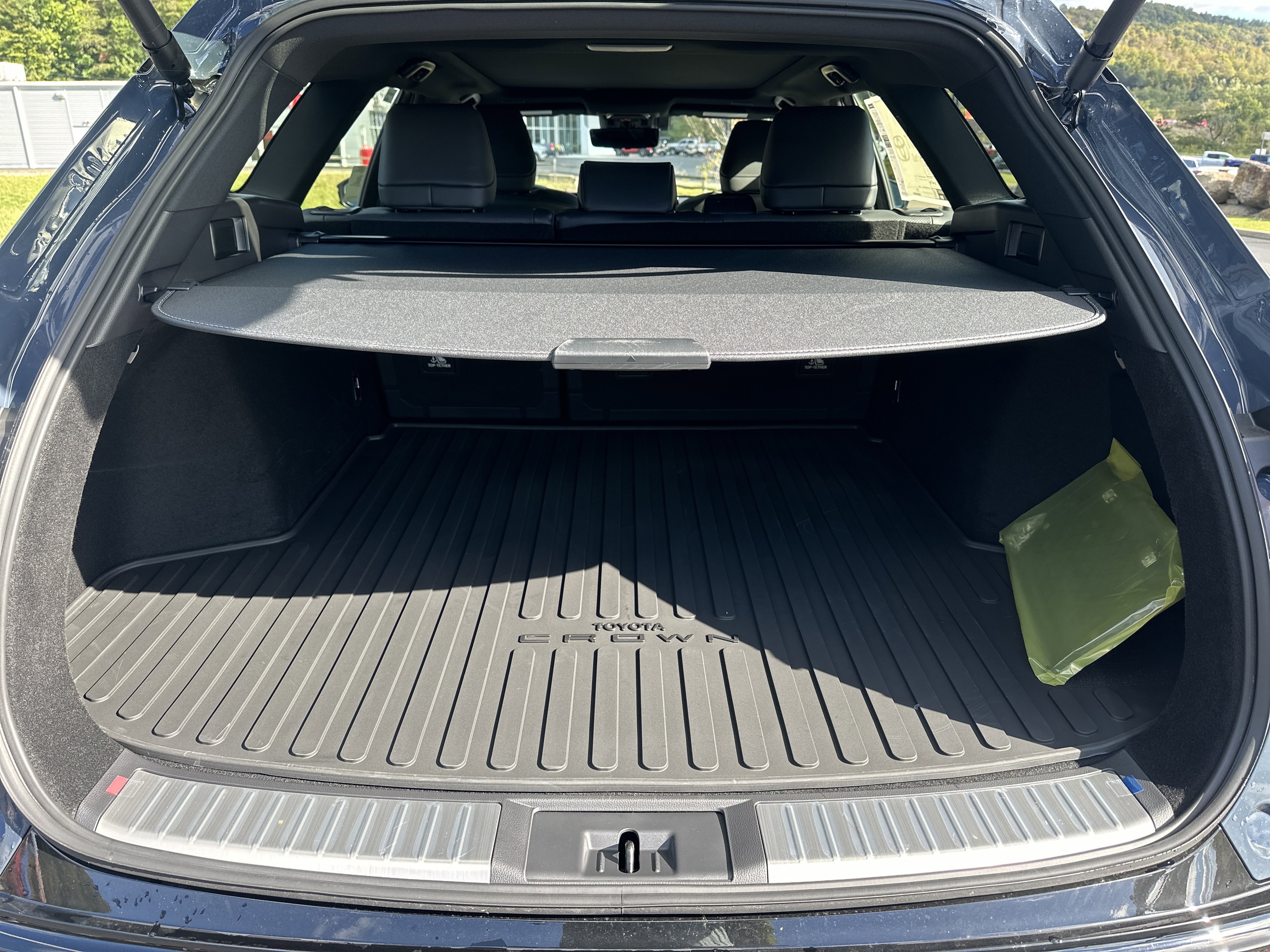 New 2025 Toyota Crown Signia image 4