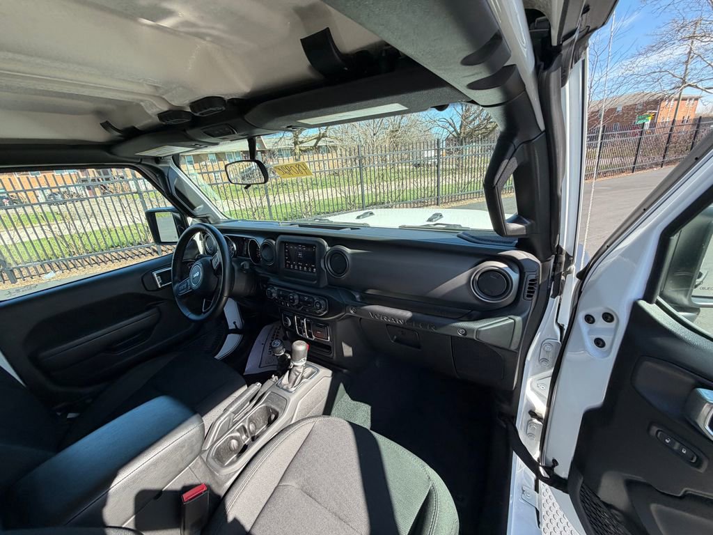 Used 2022 Jeep Wrangler Unlimited Sport w/ Technology Group image 14