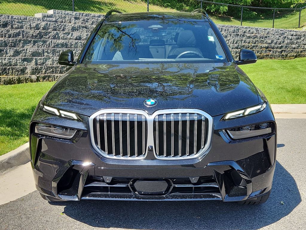 Used 2025 BMW X7 xDrive40i w/ M Sport Package AWD/4WD image 8