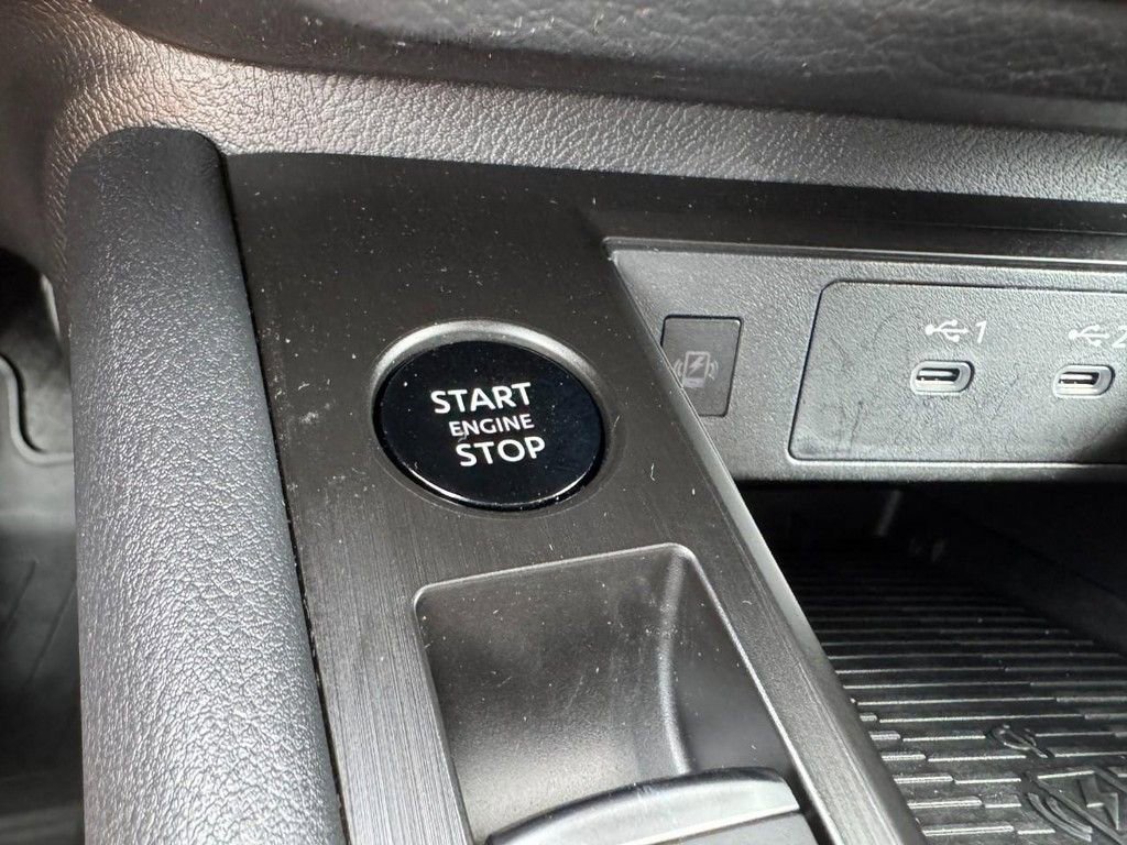 Used 2025 Nissan Kicks SV image 21