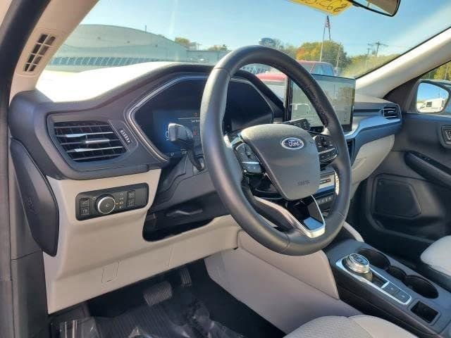 Used 2023 Ford Escape SE image 18