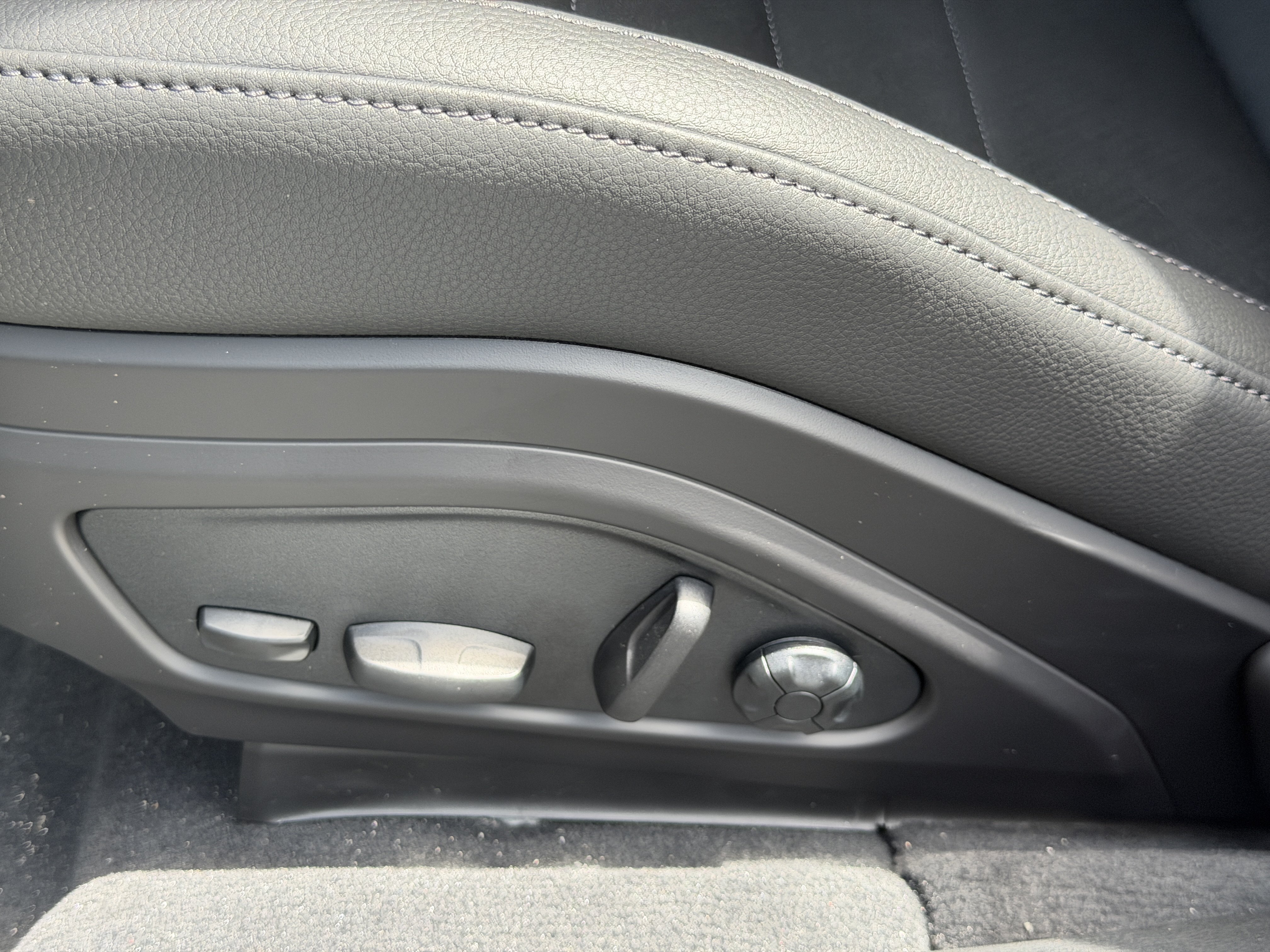 New 2026 Porsche Panamera RWD image 25