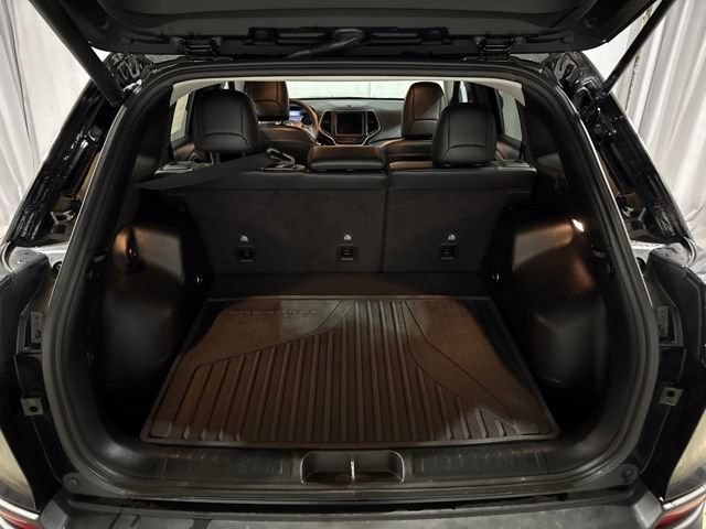 Used 2022 Jeep Cherokee Latitude Lux w/ Mopar Interior Package AWD/4WD image 28