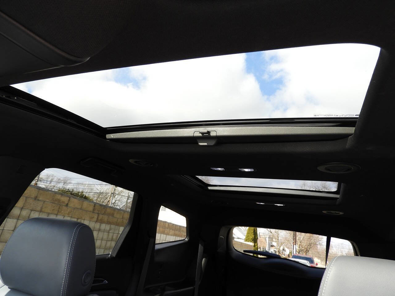 Used 2022 Buick Enclave Essence w/ Experience Buick Package FWD image 41