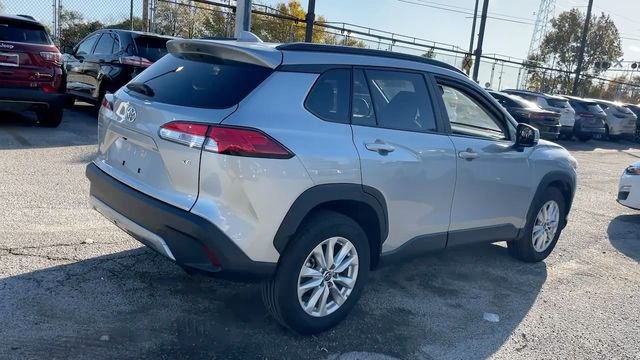 Used 2024 Toyota Corolla Cross LE image 6