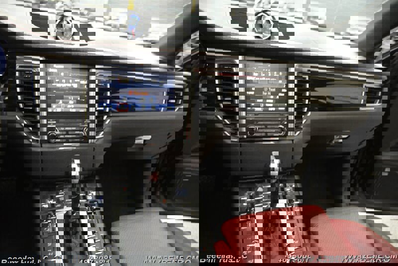 Used 2018 Porsche Macan GTS AWD/4WD image 30