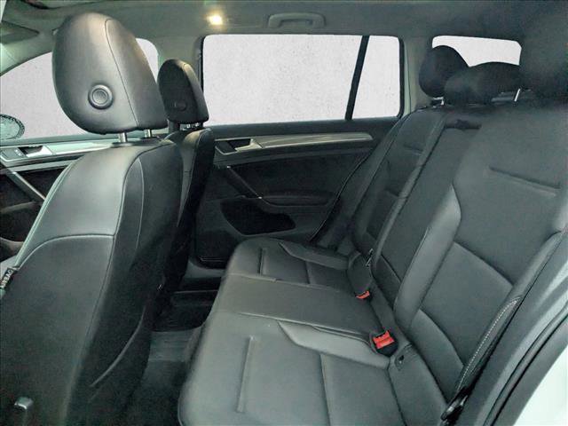 Used 2017 Volkswagen Golf S image 18