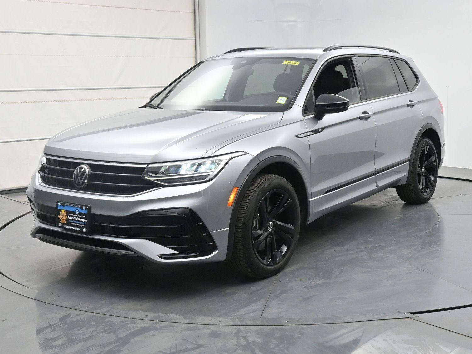Used 2024 Volkswagen Tiguan SE R-Line