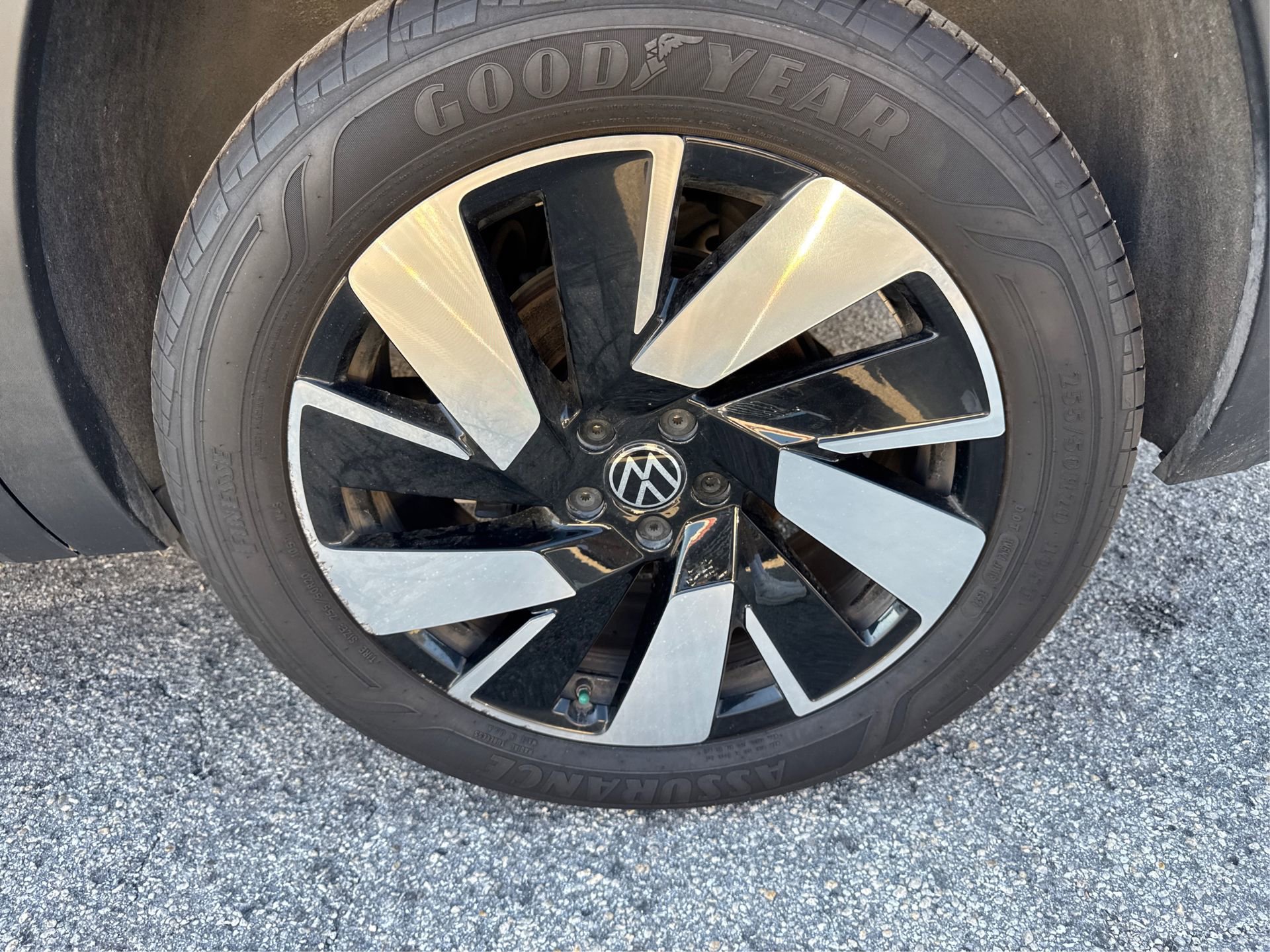 Used 2024 Volkswagen Atlas Cross Sport SE w/ Panoramic Sunroof Package image 15