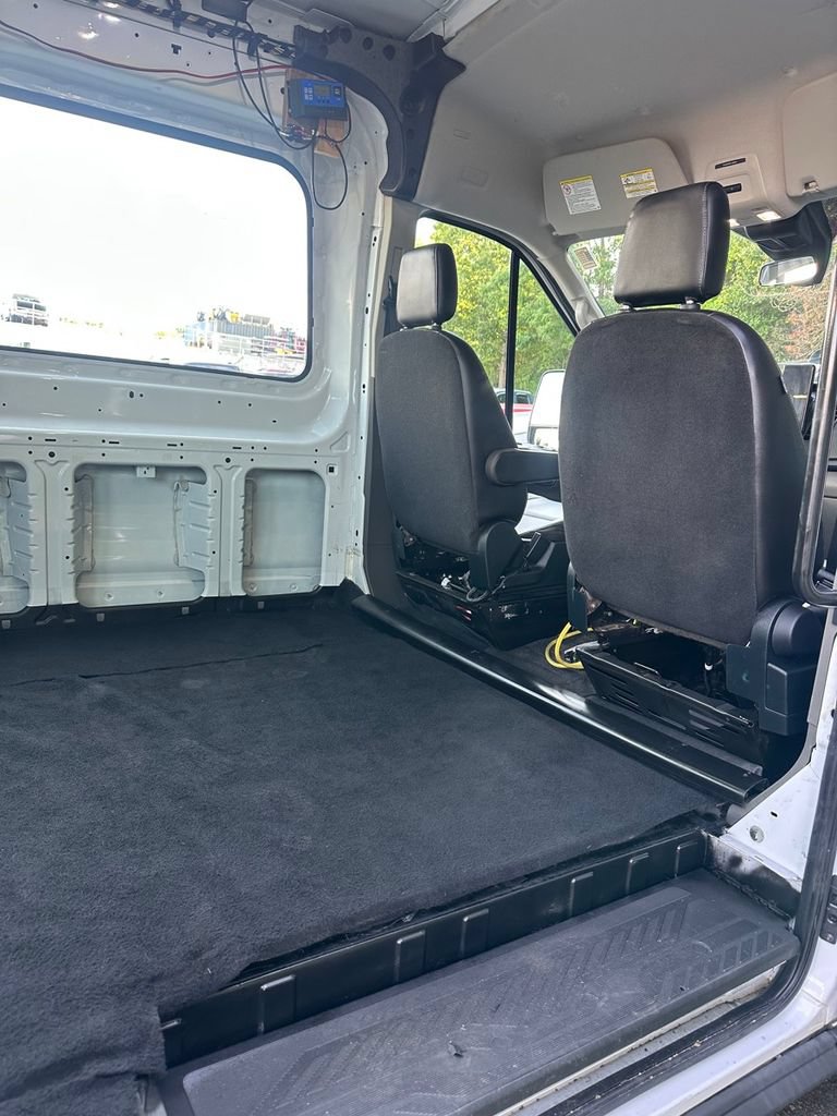 Used 2023 Ford E-Transit Medium Roof RWD image 30