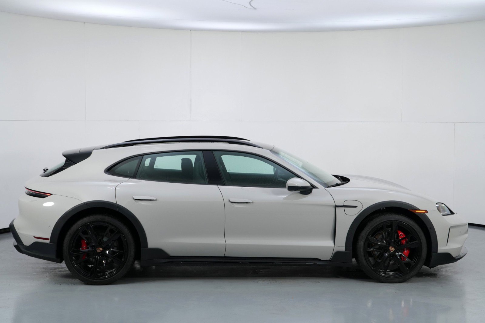 Used 2025 Porsche Taycan 4S w/ Premium Package image 58