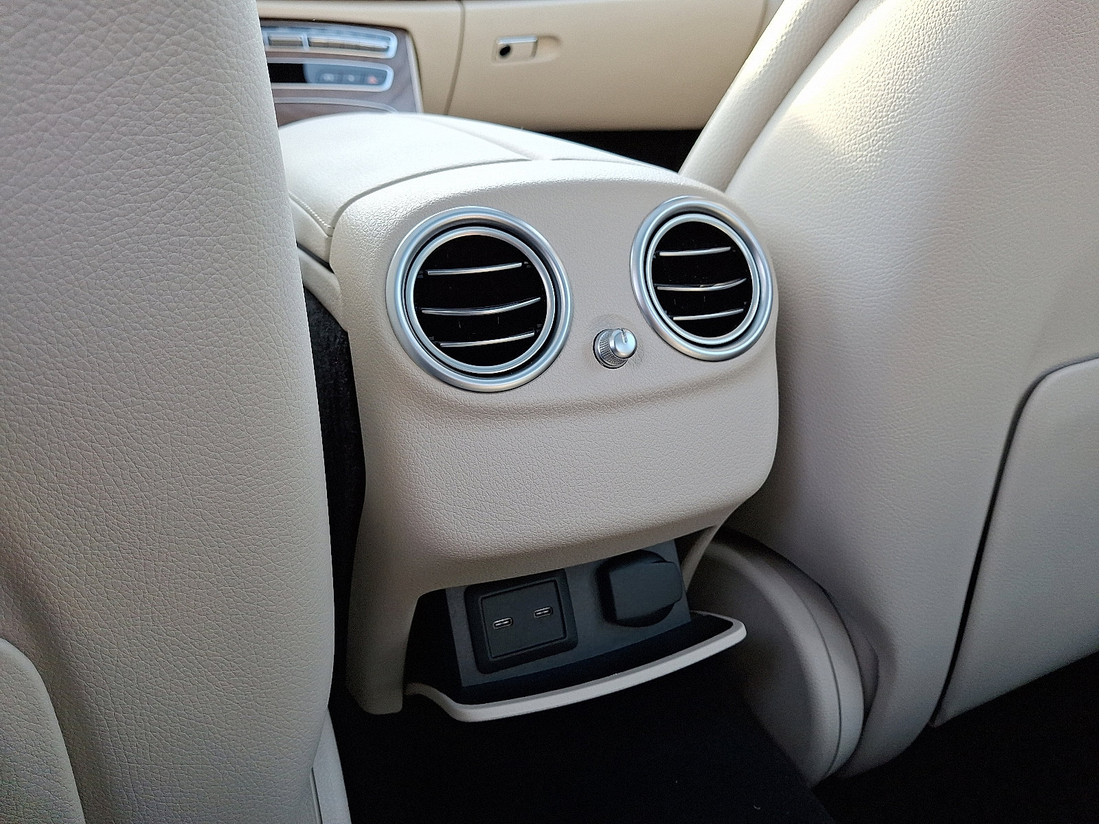 Used 2023 Mercedes-Benz E 350 4MATIC Sedan image 11