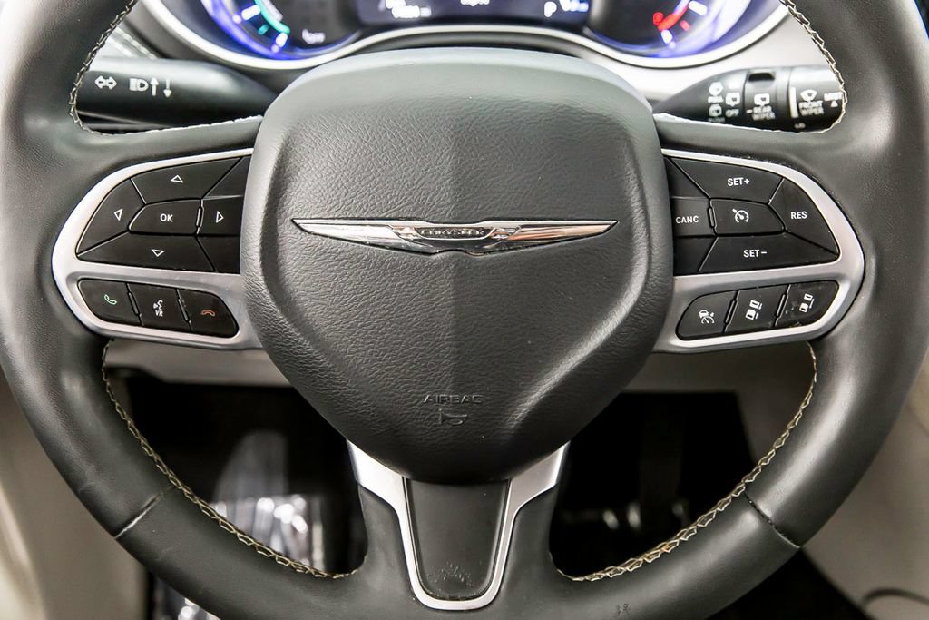 Used 2022 Chrysler Pacifica Touring-L FWD image 24