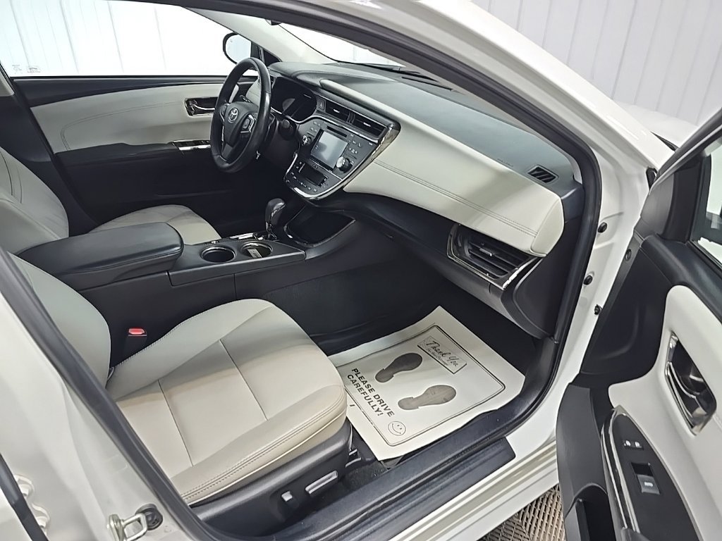 Used 2018 Toyota Avalon Touring w/ Carpet Mat Package FWD image 16