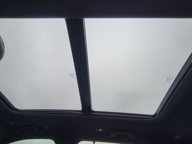 Used 2025 Jeep Grand Cherokee Overland w/ Advanced Protech Group III image 13