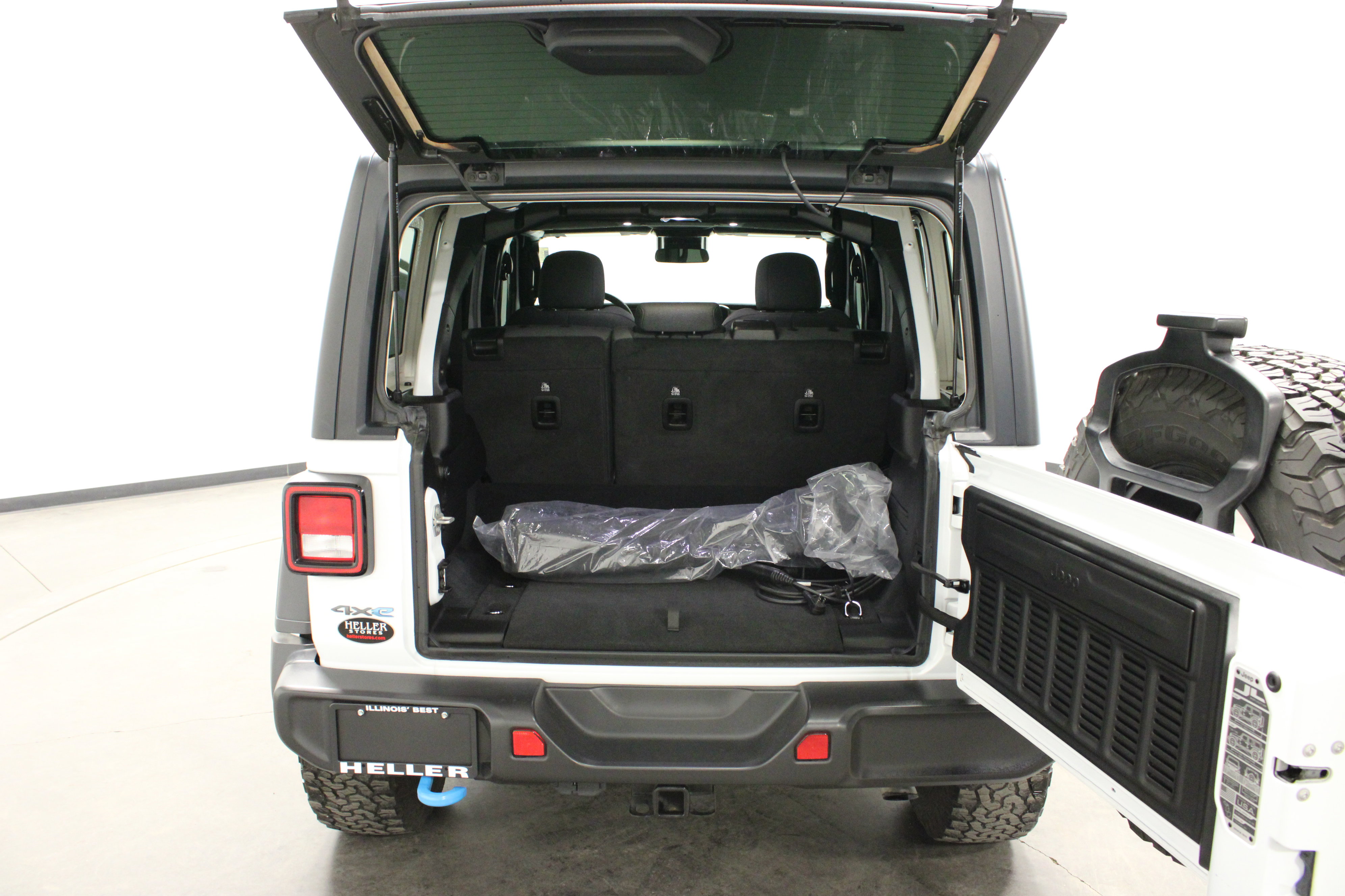 Used 2024 Jeep Wrangler Willys image 14