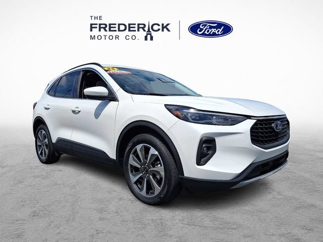 Certified 2025 Ford Escape Platinum AWD/4WD image 3