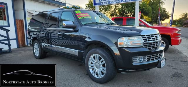 Used 2014 Lincoln Navigator L 4WD image 2