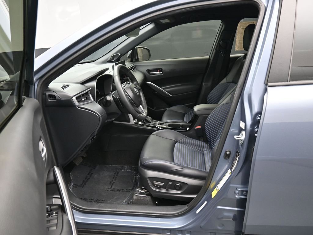 Used 2024 Toyota Corolla Cross XSE w/ Convenience Package image 11
