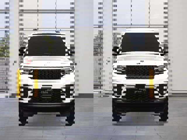 New 2025 Jeep Grand Cherokee Altitude image 6