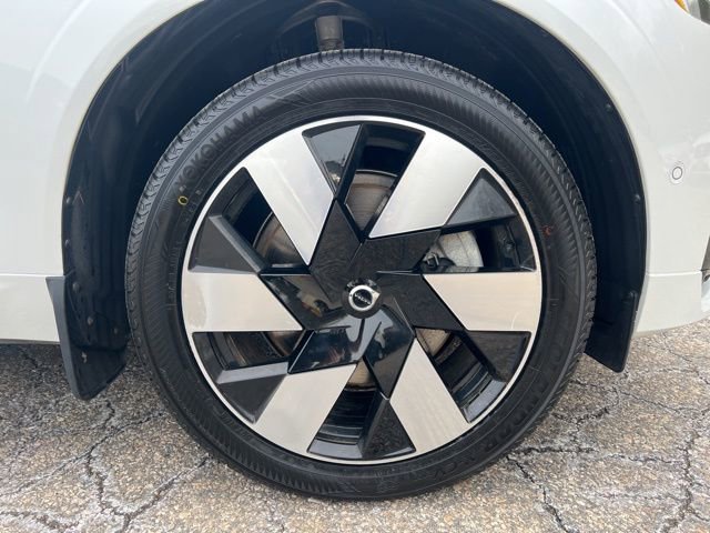 Certified 2024 Volvo XC60 T8 Plus w/ Protection Package Premier image 12