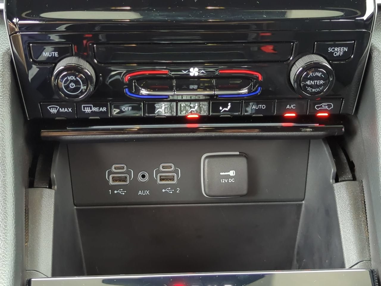 Used 2025 Jeep Grand Cherokee Laredo X w/ Trailer Tow Package AWD/4WD image 18