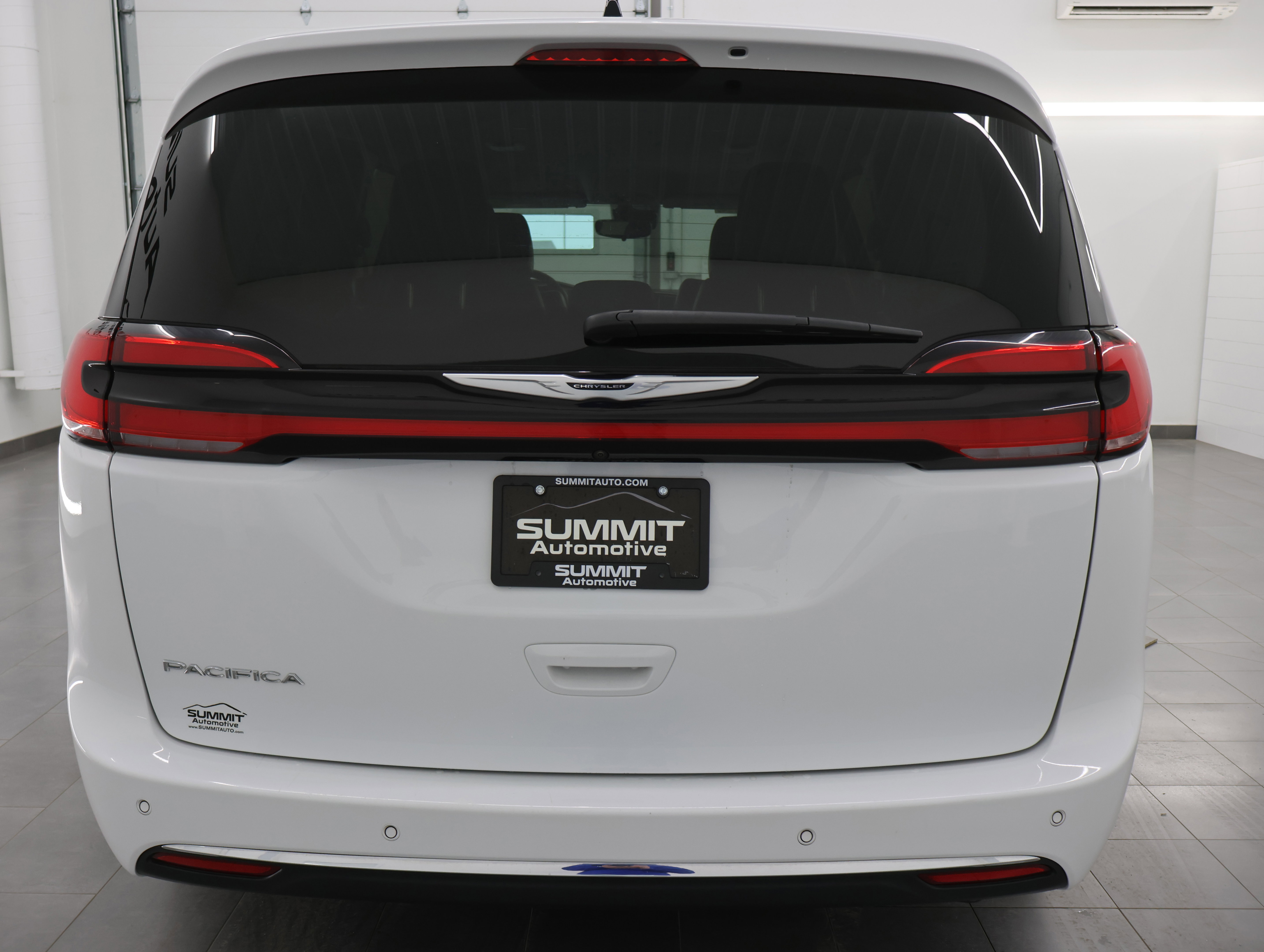 Used 2024 Chrysler Pacifica Touring-L FWD image 26