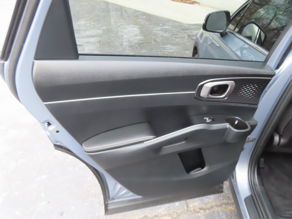 Used 2022 Kia Sorento LX image 22