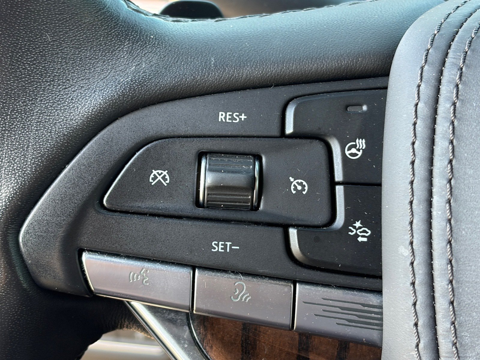 Used 2021 Cadillac Escalade ESV Sport Platinum AWD/4WD image 24