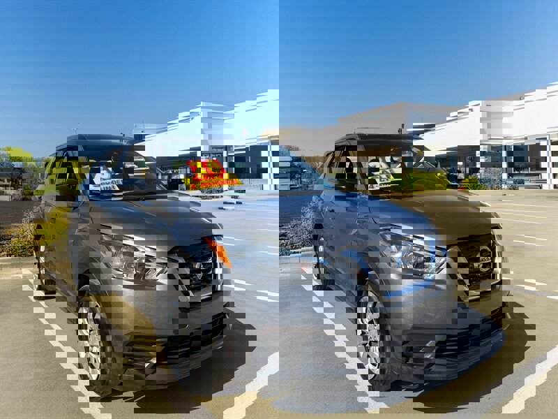 Used 2020 Nissan Kicks S image 1