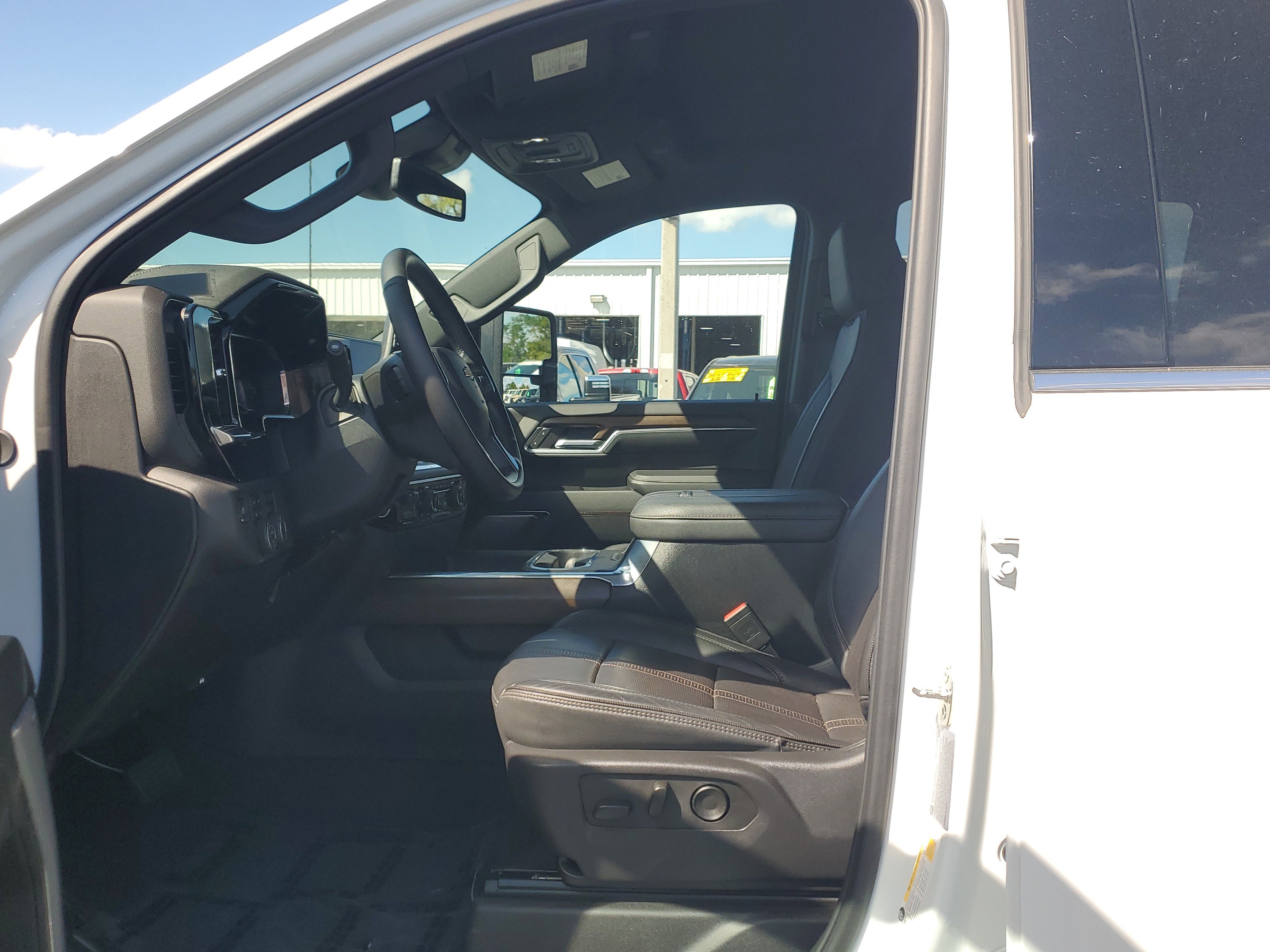 Used 2024 Chevrolet Silverado 2500 High Country AWD/4WD image 22