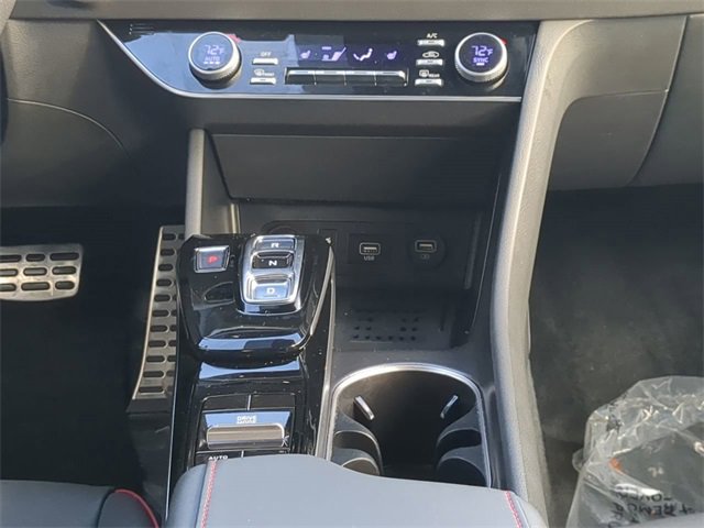 Used 2023 Hyundai Sonata SEL Plus w/ Preferred Accessory Package image 17
