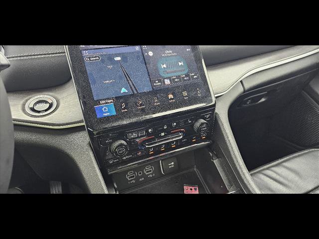 Used 2024 Jeep Grand Cherokee L Limited w/ Luxury Tech Group II image 16