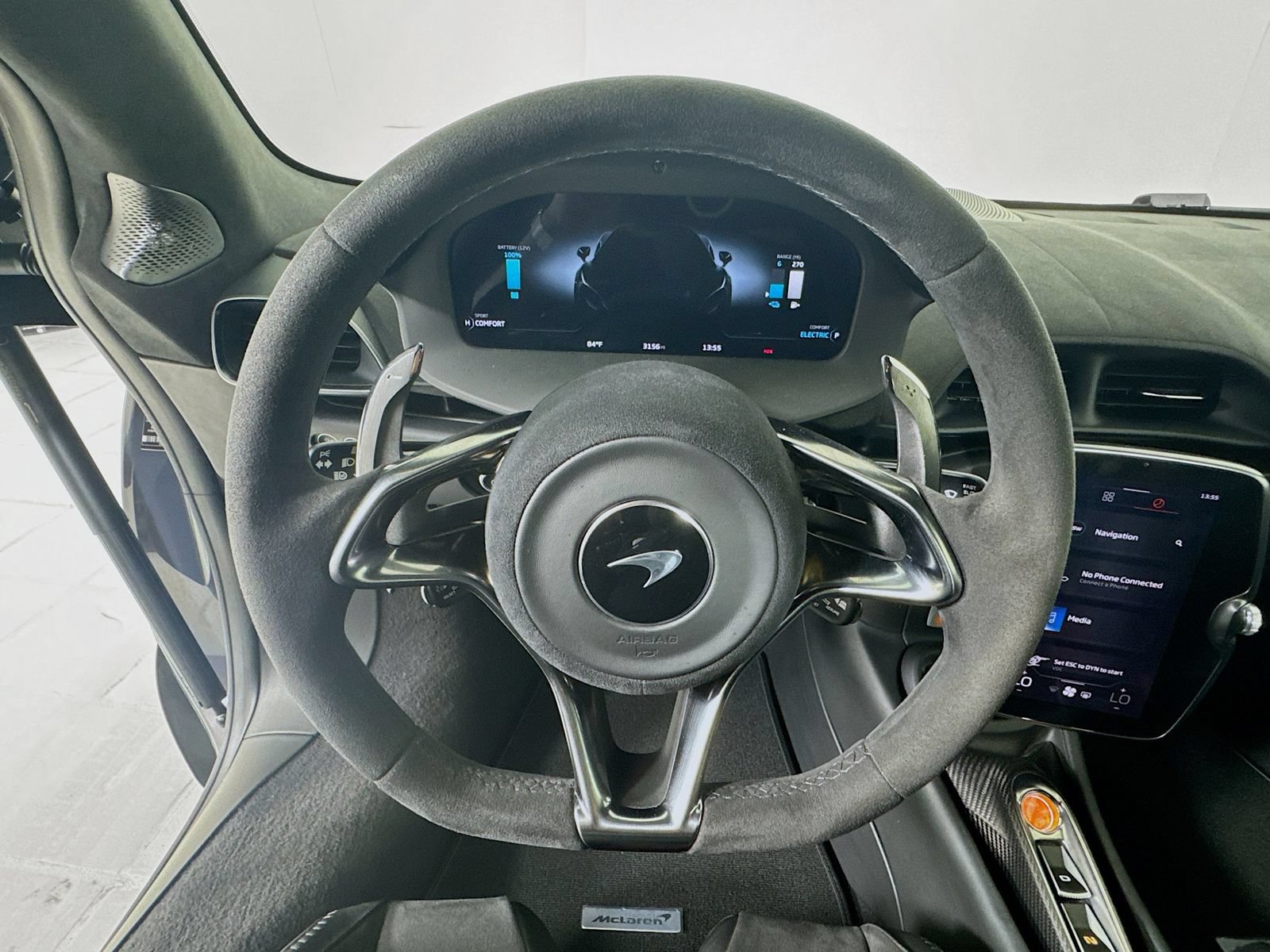 Used 2025 McLaren Artura RWD image 11