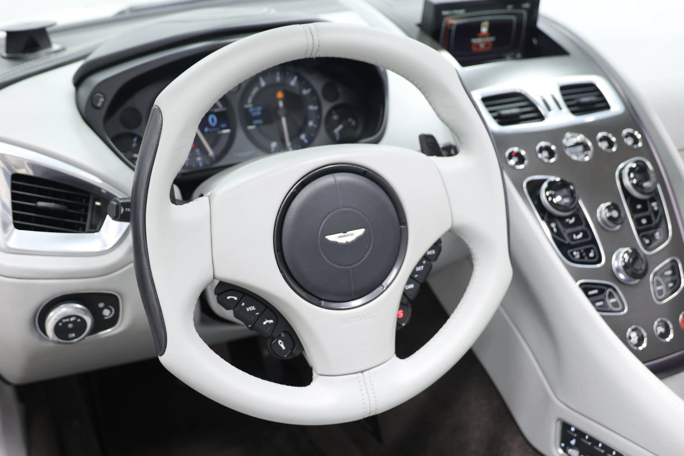 Used 2014 Aston Martin Vanquish Volante RWD image 30