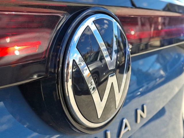 Used 2025 Volkswagen Tiguan SE w/ Panoramic Sunroof Package image 29