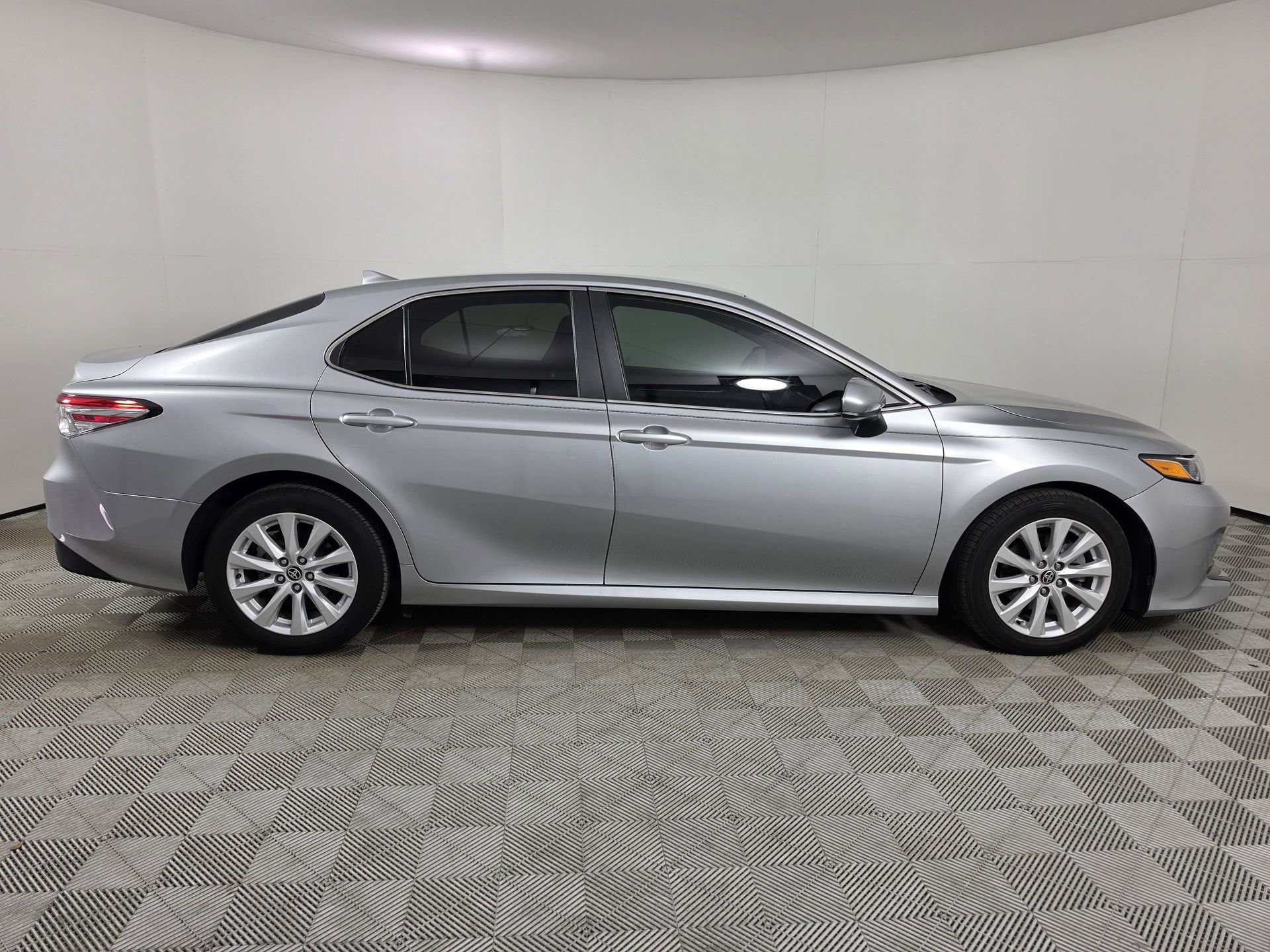 Used 2020 Toyota Camry LE FWD image 8
