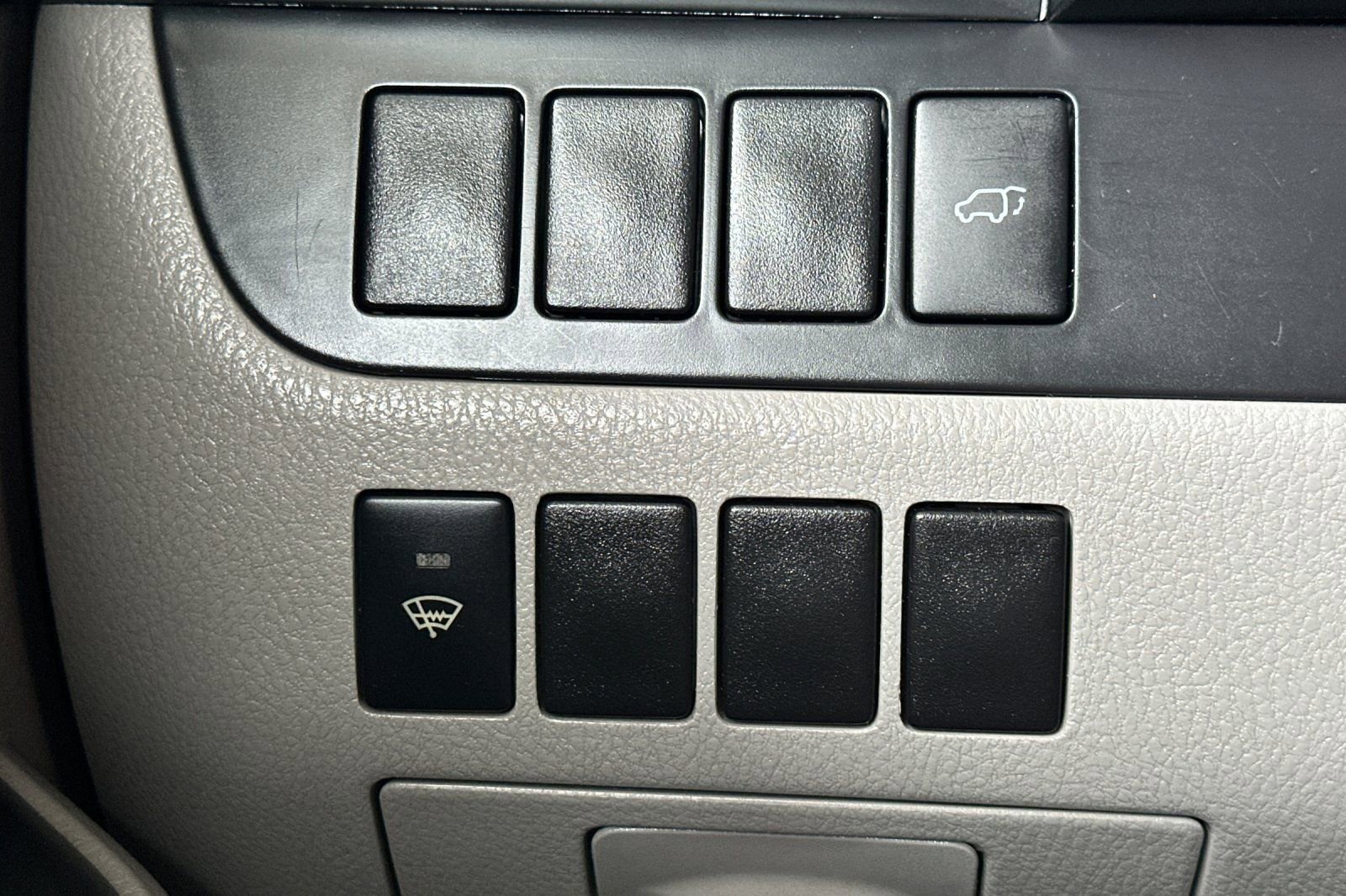 Used 2016 Toyota Highlander Plus w/ Preferred Accessory Package FWD image 35