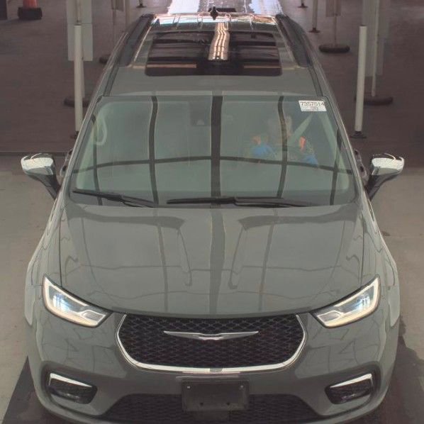 Used 2023 Chrysler Pacifica Limited image 2