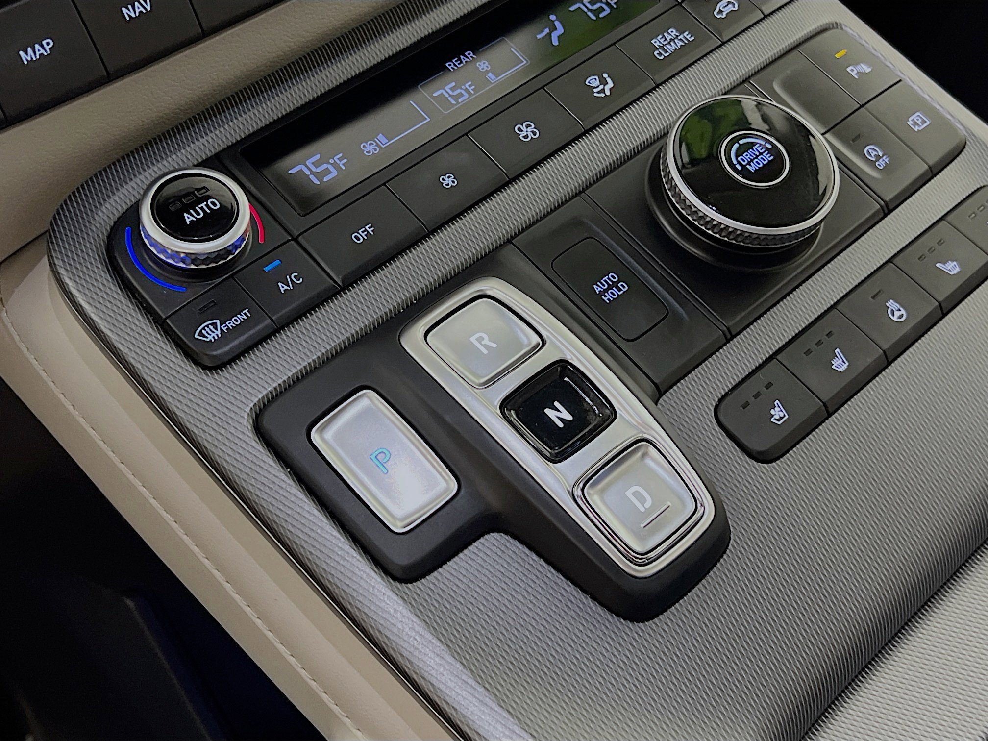 Used 2024 Hyundai Palisade Limited image 24