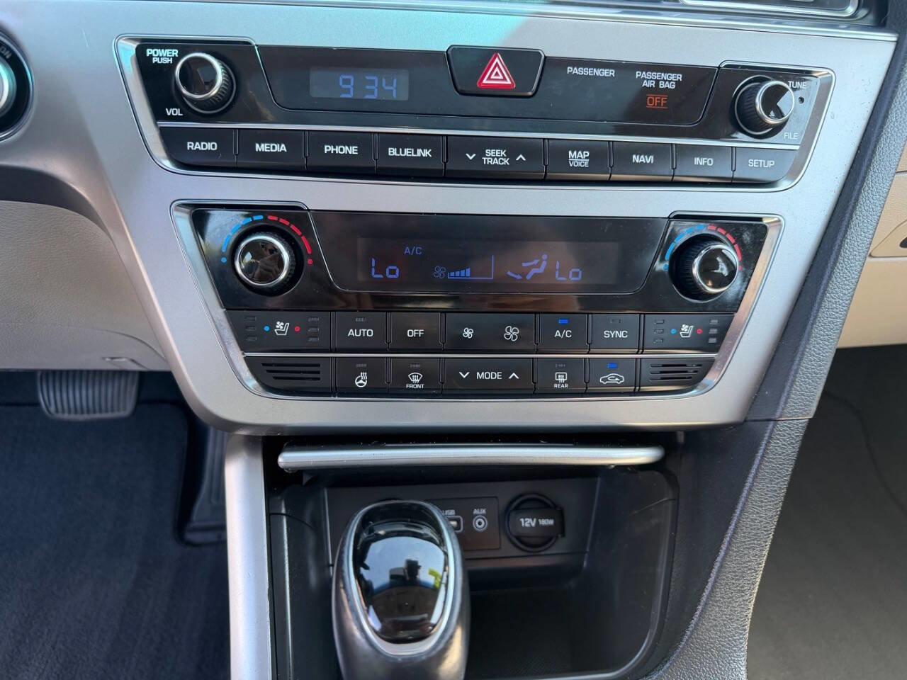Used 2015 Hyundai Sonata Limited w/ Option Group 06 FWD image 12
