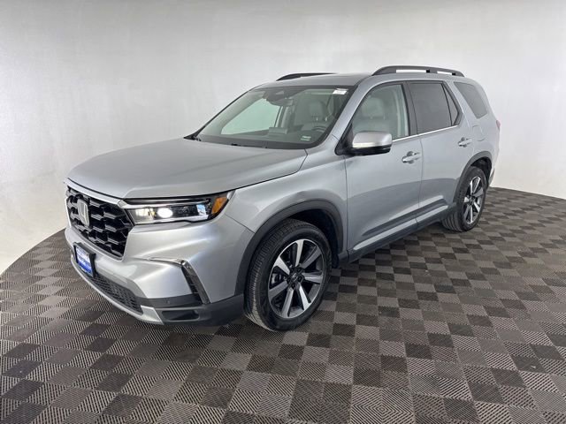 Certified 2023 Honda Pilot Touring image 3