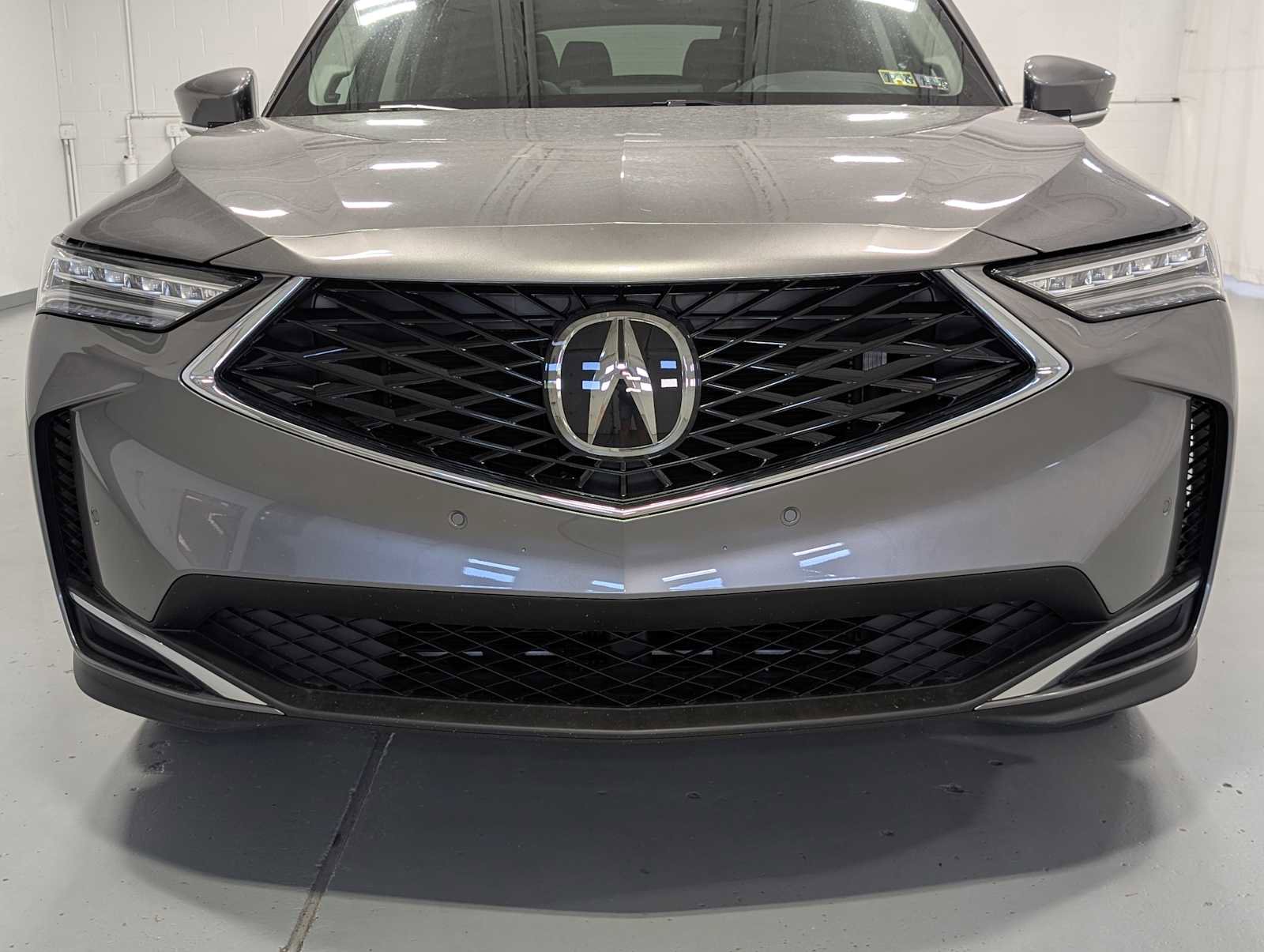 Used 2025 Acura MDX SH-AWD w/ Technology Package image 2