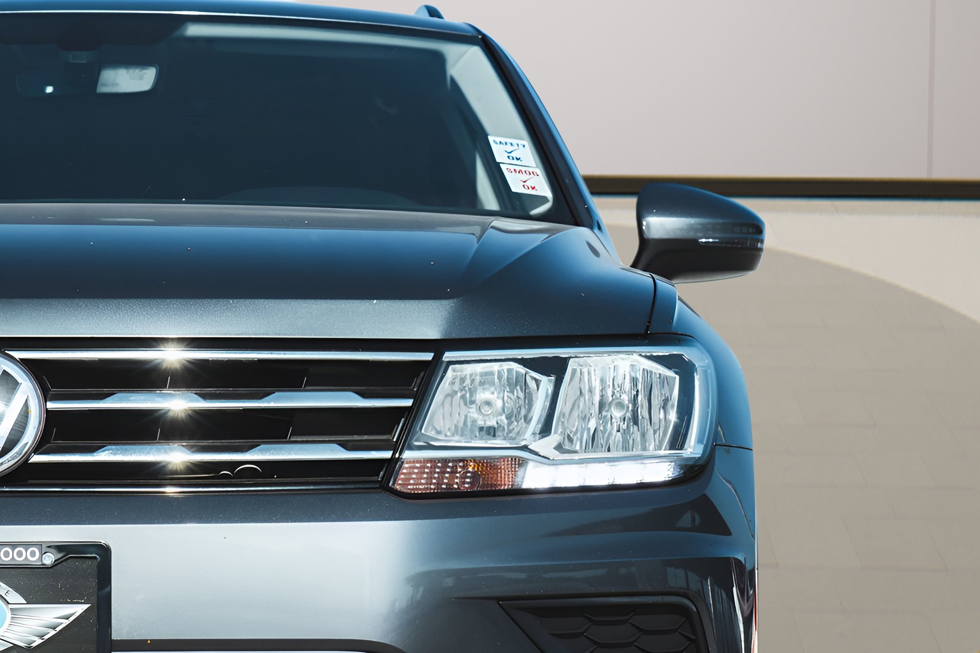 Used 2019 Volkswagen Tiguan SE w/ Panoramic Sunroof Package FWD image 4