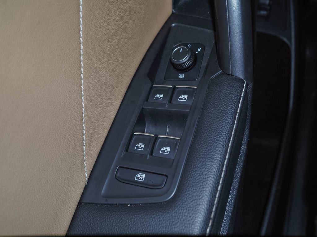 Used 2022 Volkswagen Tiguan SE w/ Panoramic Sunroof Package image 21