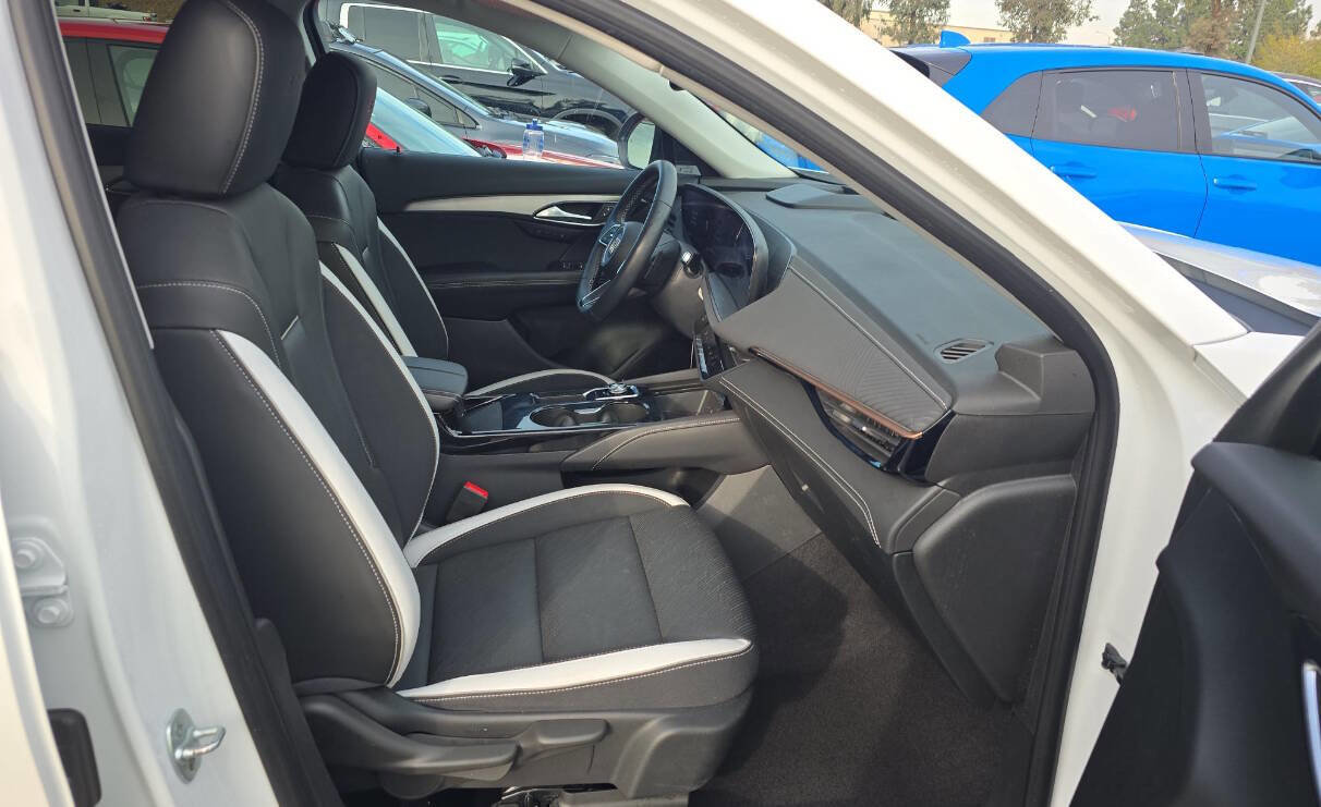 Used 2025 Buick Envision Sport Touring image 8