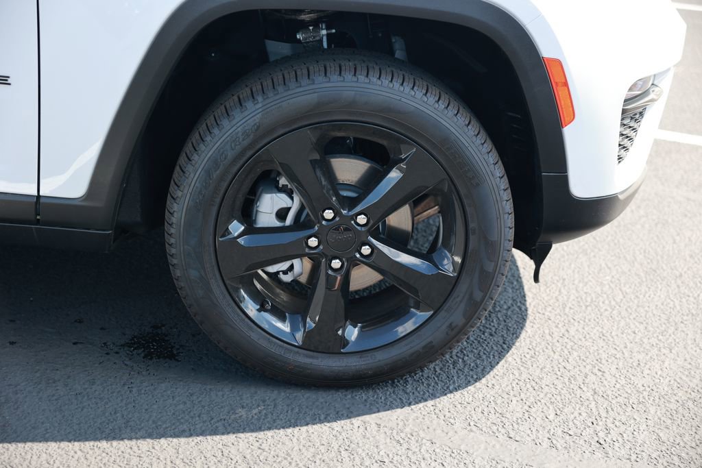 New 2025 Jeep Grand Cherokee Limited w/ Black Appearance Package image 8
