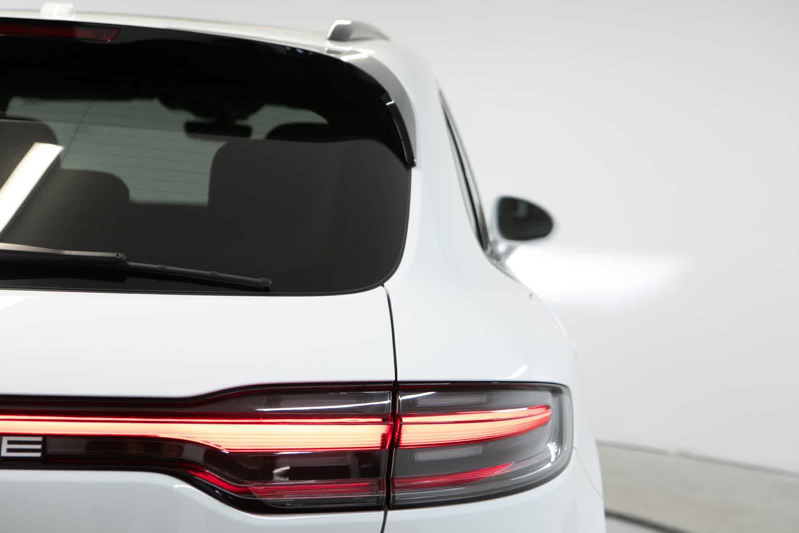 Certified 2025 Porsche Macan AWD/4WD image 38