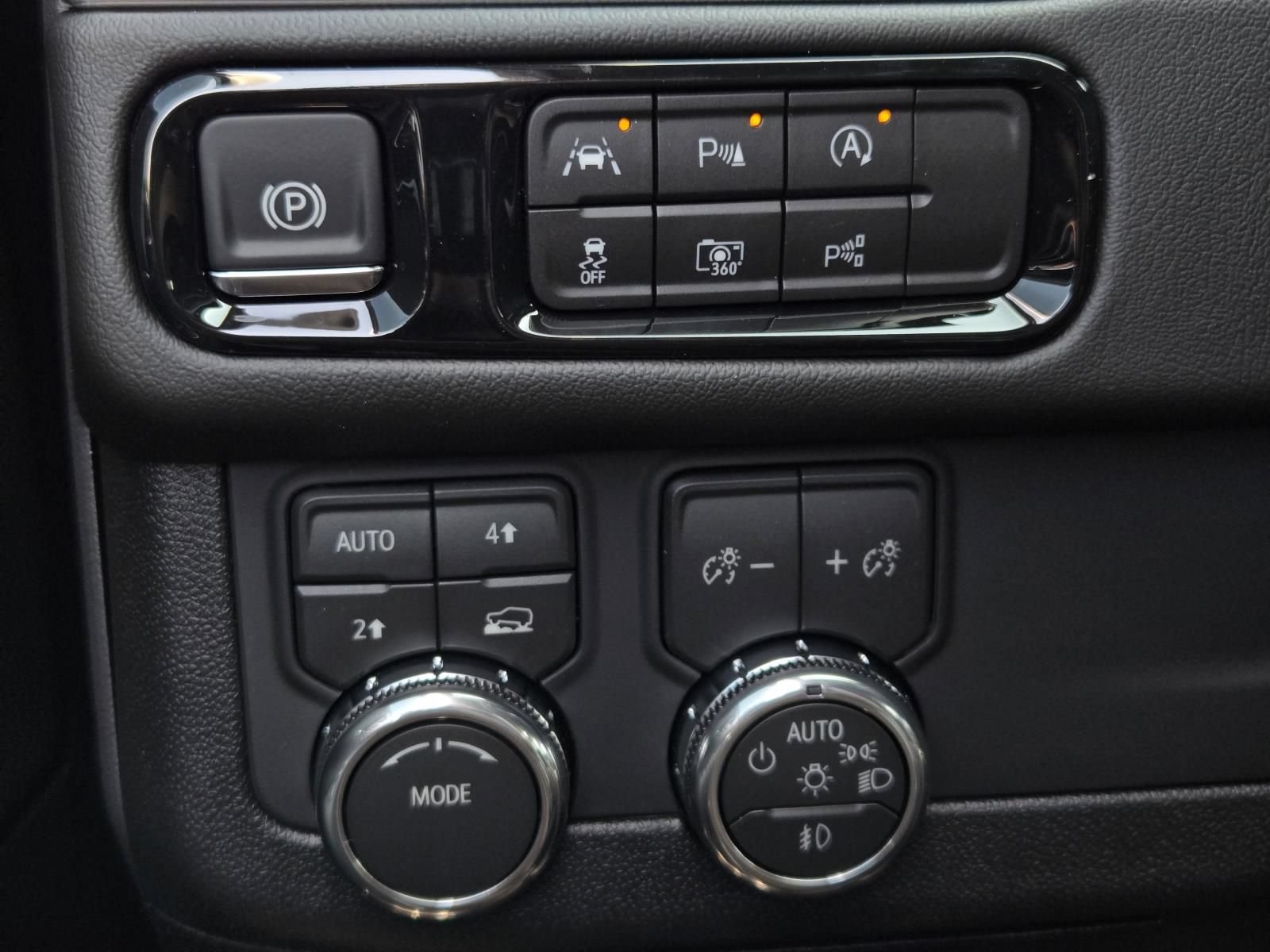 New 2026 GMC Yukon XL Denali w/ Sun & Power Step Package AWD/4WD image 18