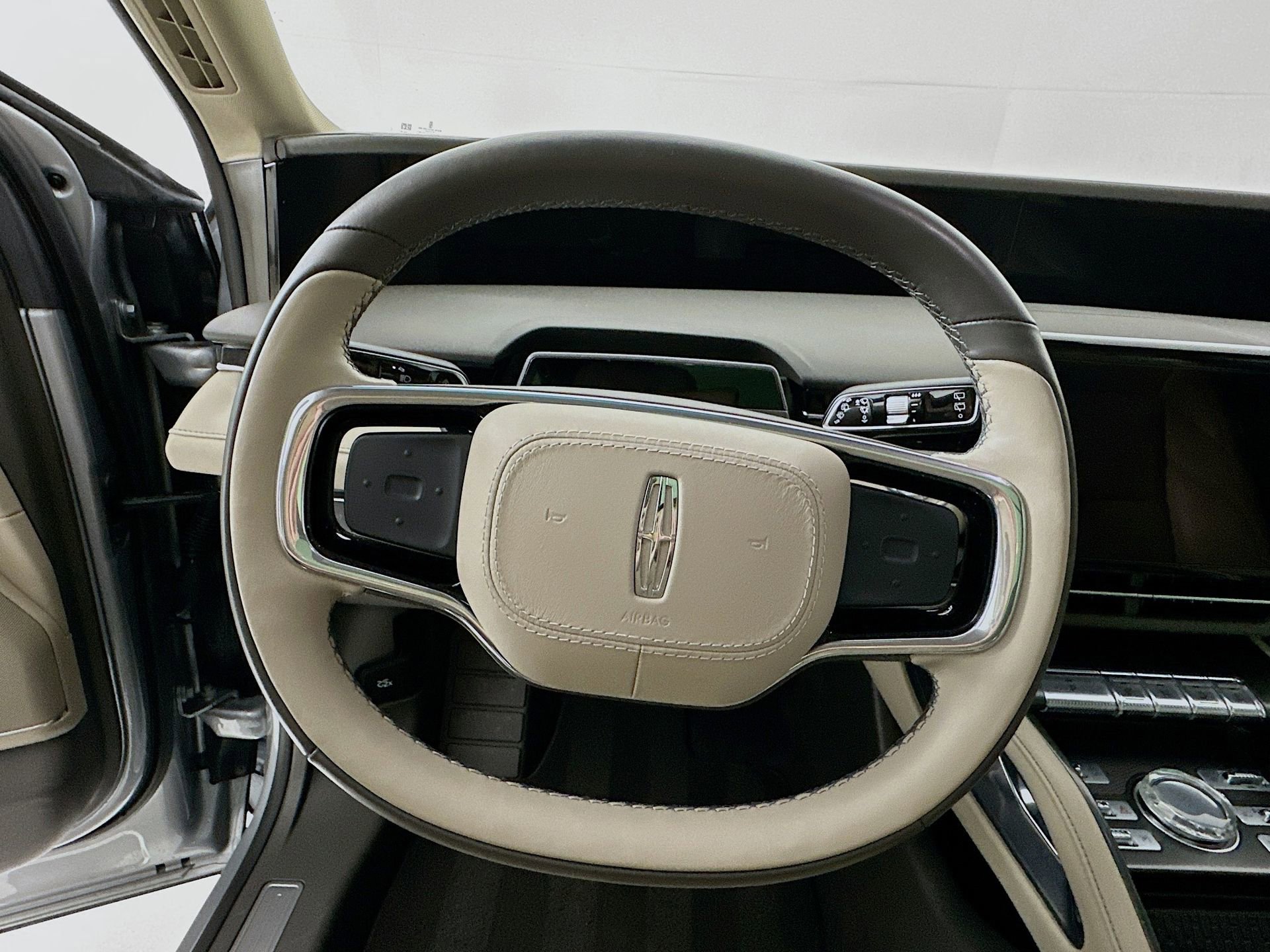 Used 2024 Lincoln Nautilus Premier w/ Equipment Group 102A image 12